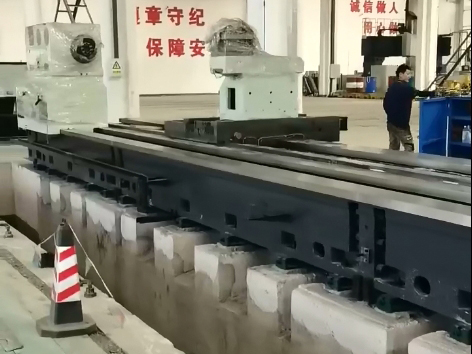 CK61220重型數(shù)控車(chē)床5.17日在無(wú)錫安家，安裝調(diào)試中